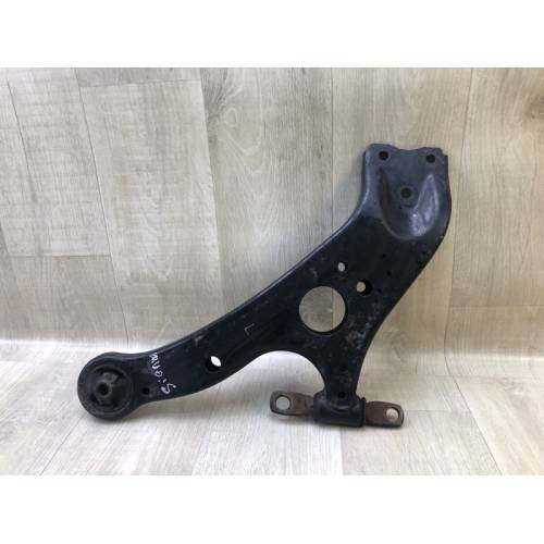 Рычаг передней подвески нижний лев. TOYOTA SIENNA 11-16