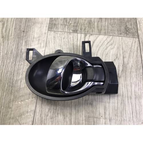 Ручка двери внутренняя задн. лев. NISSAN VERSA B17 11-19