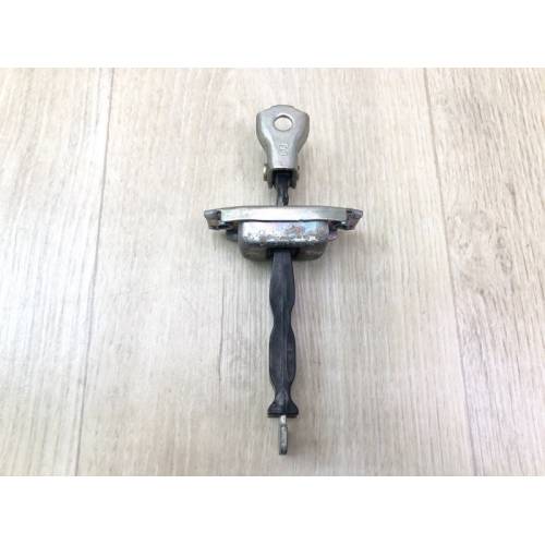 Ограничитель двери задн. прав. MITSUBISHI OUTLANDER GF 12-