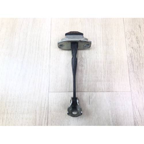 Ограничитель двери передн. прав. NISSAN VERSA B17 11-19