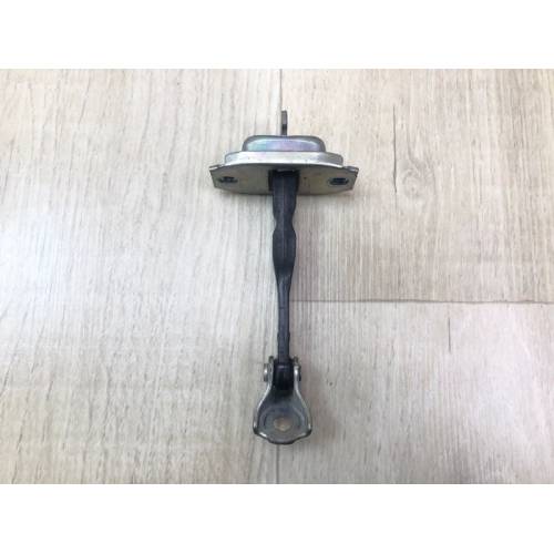 Ограничитель двери передн. прав. MITSUBISHI OUTLANDER GF 12-