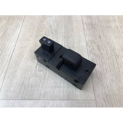 Кнопка стеклоподъемника передн. прав. NISSAN VERSA B17 11-19