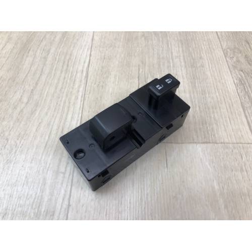 Кнопка стеклоподъемника передн. прав. NISSAN VERSA B17 11-19