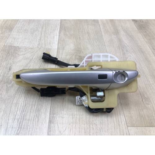 Ручка двери наружная передн. лев. HYUNDAI VELOSTER 11-18