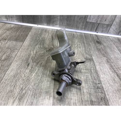 Главный тормозной цилиндр TOYOTA VENZA 09-16