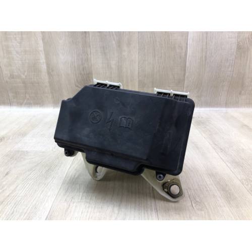 Блок запобіжників моторний відсік лів. MERCEDES C-CLASS W205 16-21 Блок запобіжників моторний відсік лів. MERCEDES C-CLASS W205 16-21