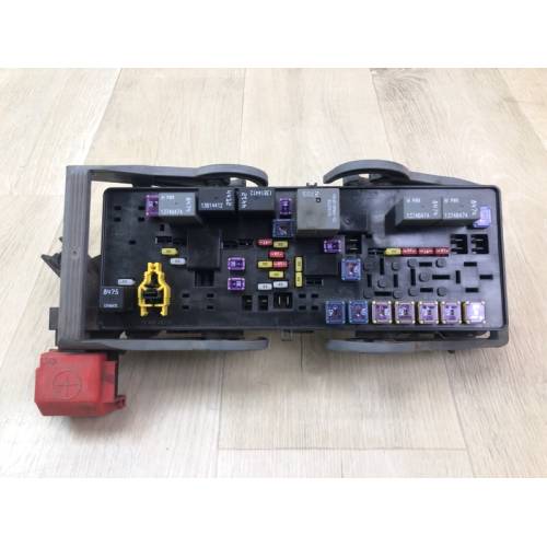 Блок предохранителей моторный отсек DODGE JOURNEY 08-20