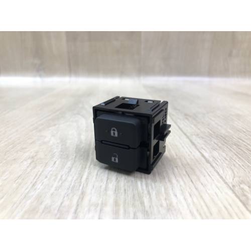 Кнопка центрального замка передн. прав. TOYOTA SIENNA 11-16