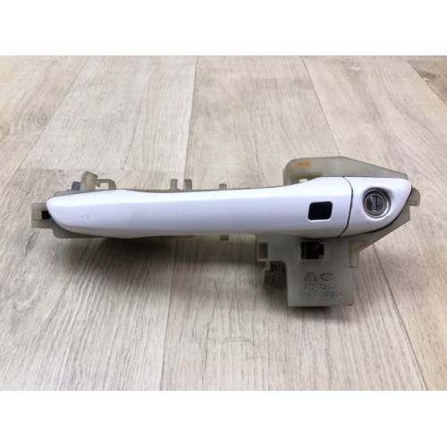 Ручка двері зовнішня передн. лів. HYUNDAI ELANTRA AD 16-