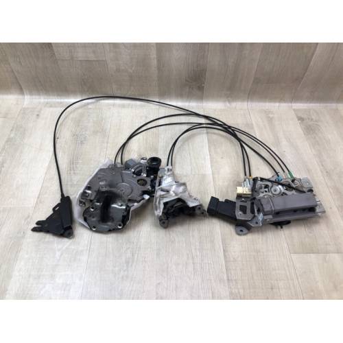 Замок двери боковой задн. лев. TOYOTA SIENNA 11-16