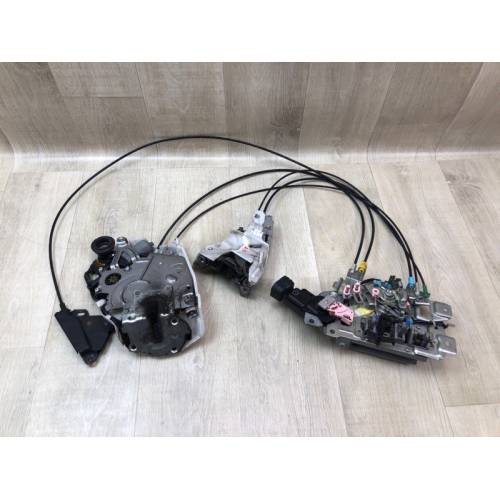 Замок двери боковой задн. прав. TOYOTA SIENNA 11-16