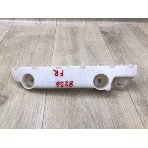 Кронштейн переднего бампера (на крыле) прав. NISSAN QUEST S 11-17