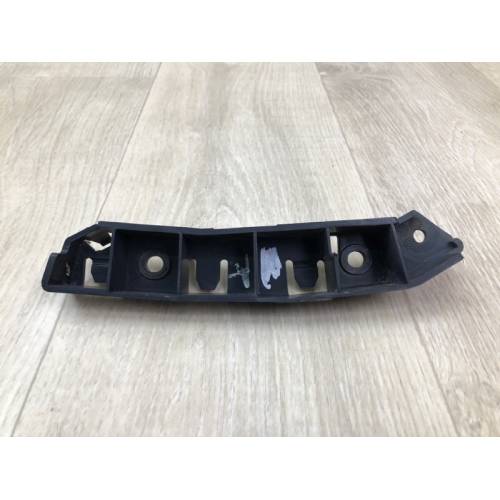 Кронштейн переднього бампера (на крилі) прав. FORD FOCUS 10-18