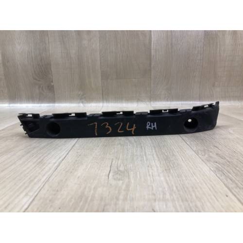 Кронштейн переднего бампера прав. TOYOTA SIENNA 11-16