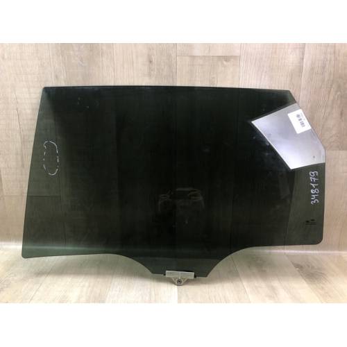 Стекло двери задн. лев. KIA SORENTO UM 14-