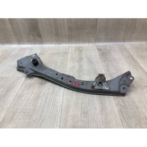 Кронштейн крепления передней панели прав. LEXUS GS350 GS300 05-11