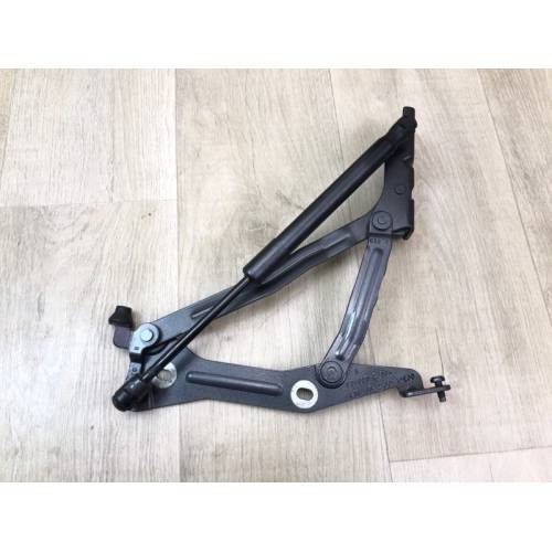 Петля крышки багажника прав. FORD MUSTANG 15-