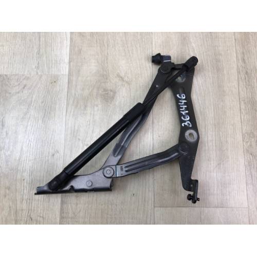 Петля крышки багажника лев. FORD MUSTANG 15-