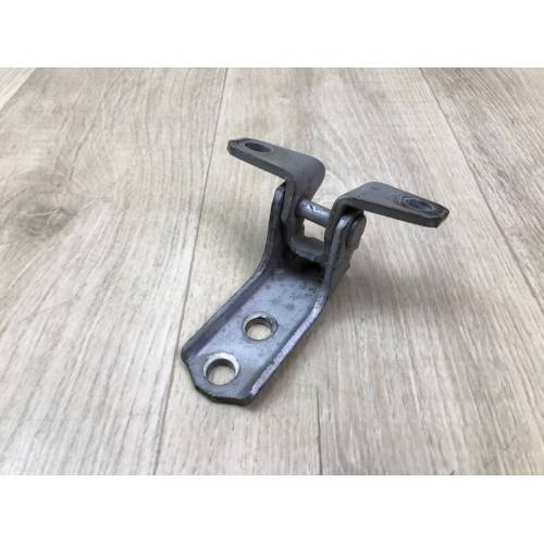 Петля двери нижняя задн. лев. MITSUBISHI OUTLANDER GF 12-