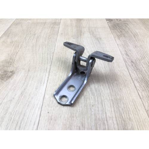 Петля двери нижняя задн. прав. MITSUBISHI OUTLANDER GF 12-