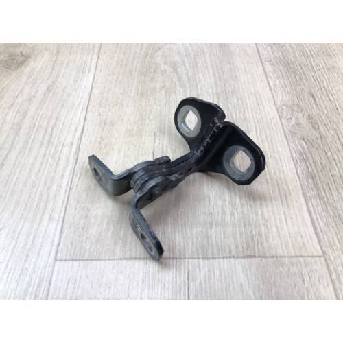 Петля двері верхня задн. прав. CHEVROLET CRUZE 15-