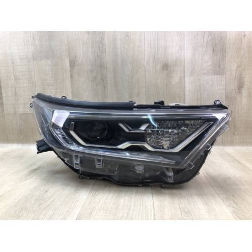 Фара прав. TOYOTA RAV4 18-