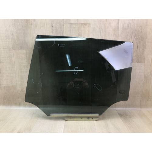 Стекло двери задн. лев. TOYOTA AVENSIS 08-18