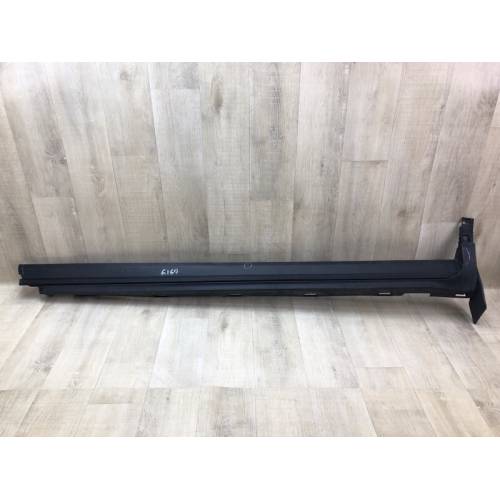 Накладка порогу зовнішня лів. FORD ESCAPE 19 -