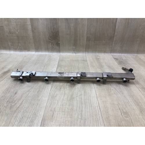Топливная рейка HUMMER H3 05-10