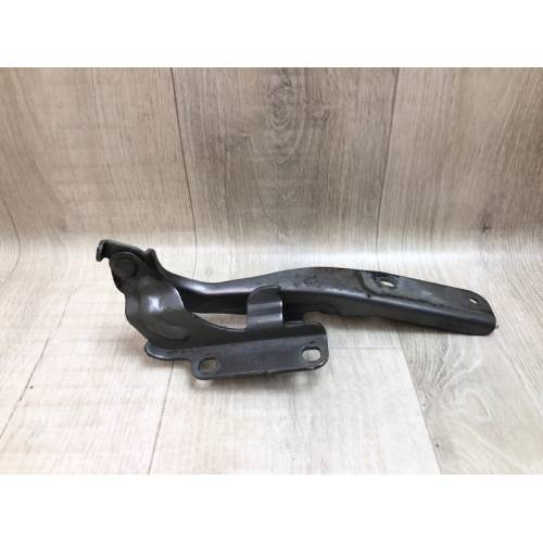 Петля капота прав. NISSAN QUEST S 11-17