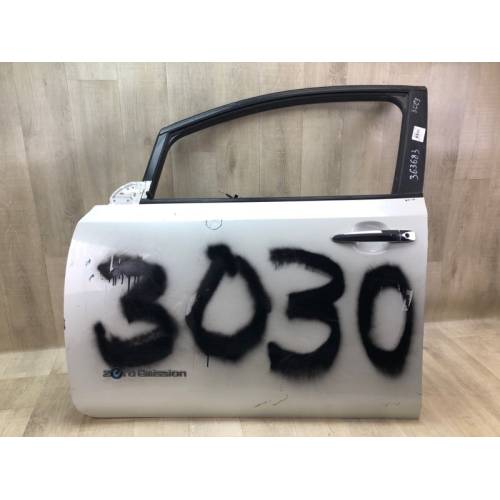 Двері передн. лів. NISSAN LEAF 10-17