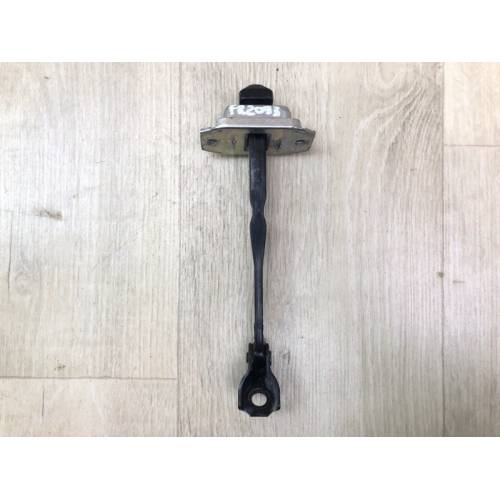 Обмежувач дверей передн. NISSAN MURANO Z52 14-