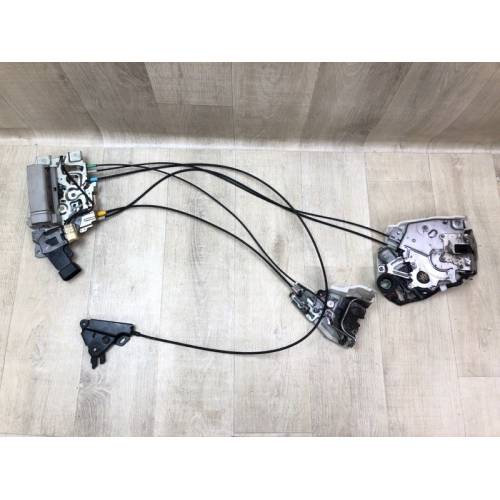 Замок двери задн. прав. TOYOTA SIENNA 11-16