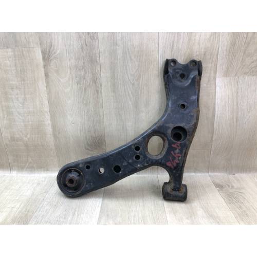 Рычаг передней подвески нижний прав. LEXUS CT200 11-17