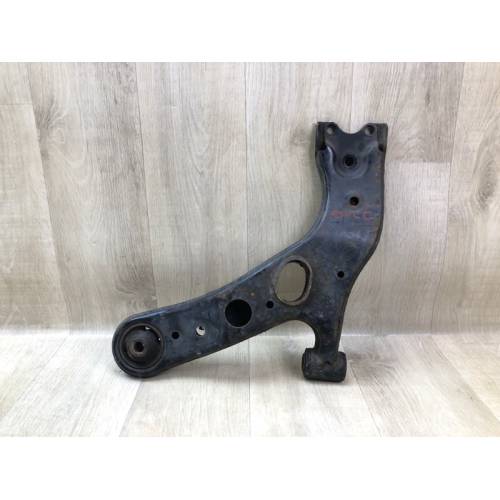 Важіль передньої підвіски нижній прав. TOYOTA RAV4 05-12