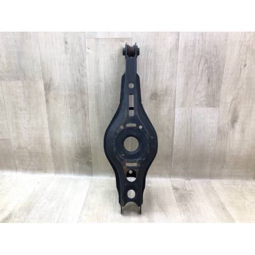 Рычаг задней подвески поперечный нижний прав. TOYOTA CAMRY 70 17-