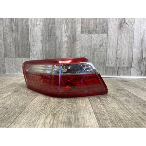 Фонарь наружный задн. лев. TOYOTA CAMRY 40 06-11