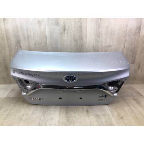 Кришка багажника TOYOTA CAMRY 55 14-17